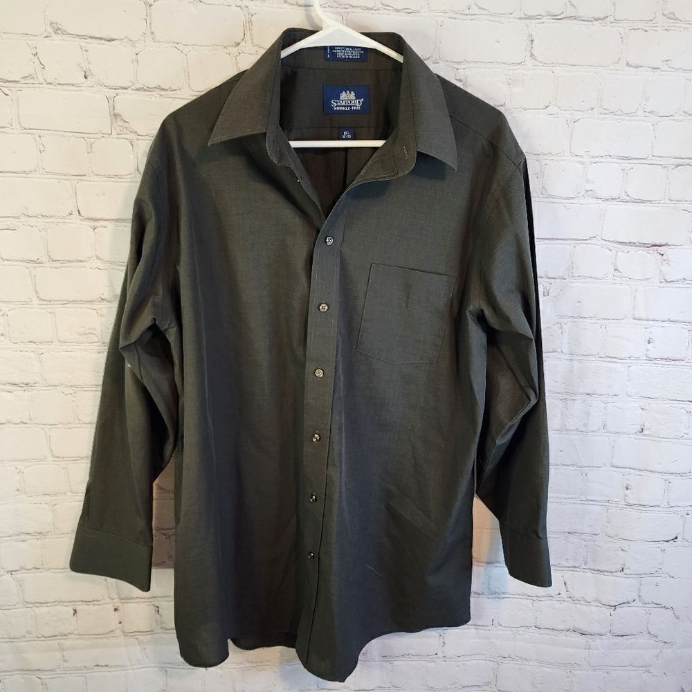 Men's Stafford button down longsleeve shirt, size large